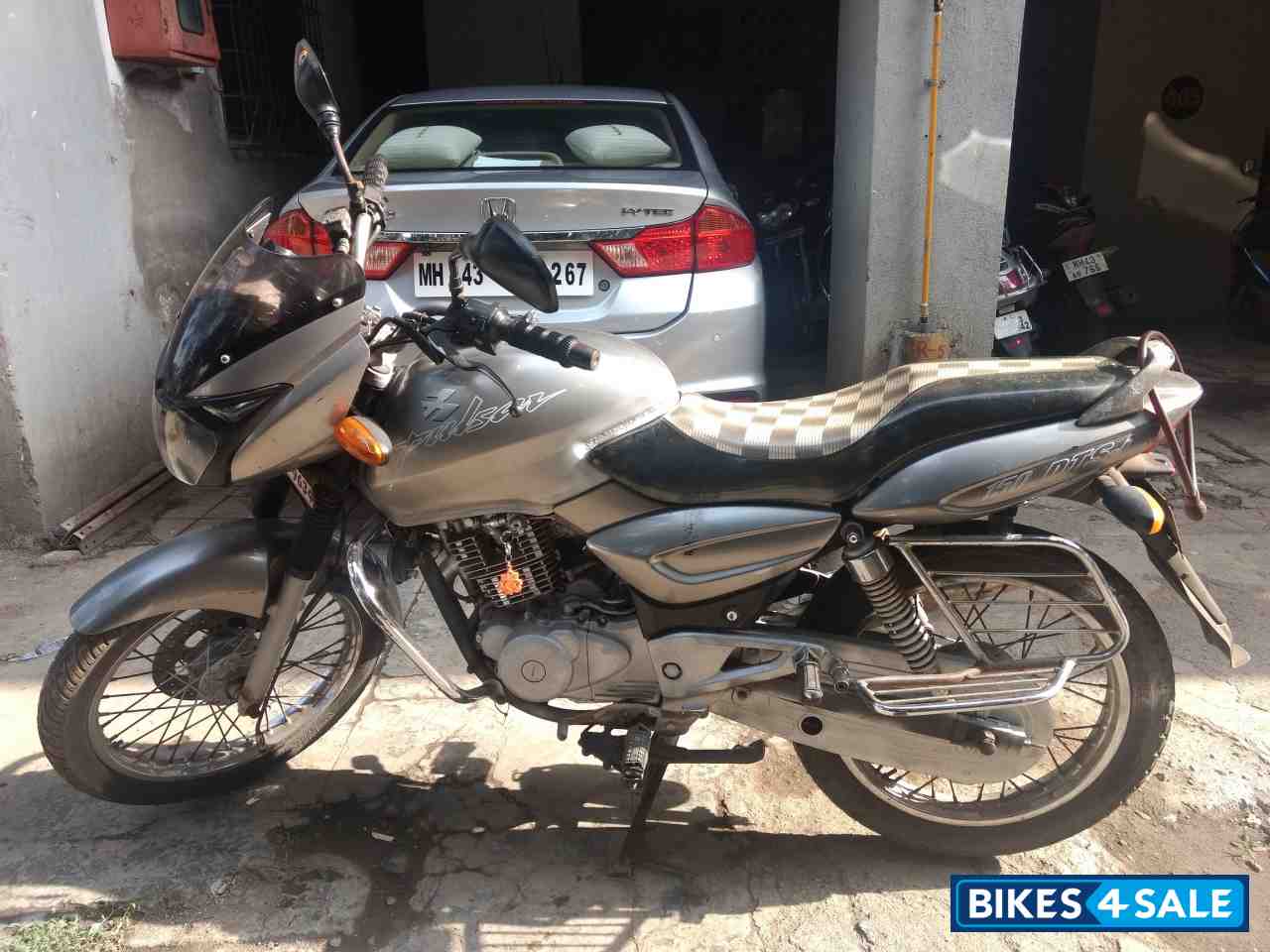 Silver Bajaj Pulsar 150 DTSi