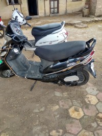 Black Mahindra Rodeo RZ