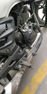 White TVS Apache RTR 180