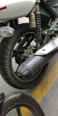 White TVS Apache RTR 180