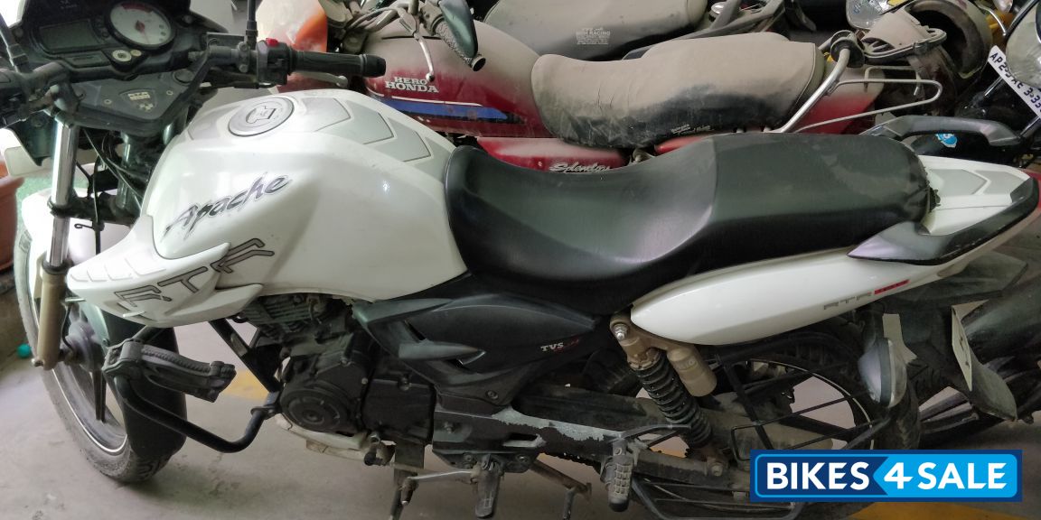 White TVS Apache RTR 180 White TVS Apache RTR 180