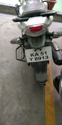 White TVS Apache RTR 180