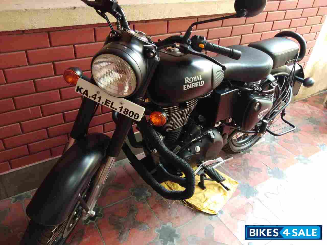 Black Royal Enfield Classic Stealth Black