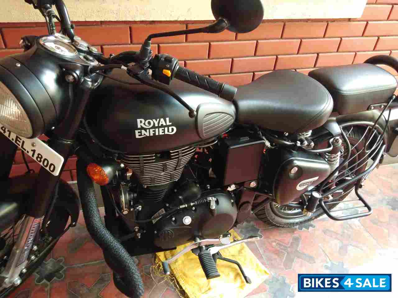Black Royal Enfield Classic Stealth Black