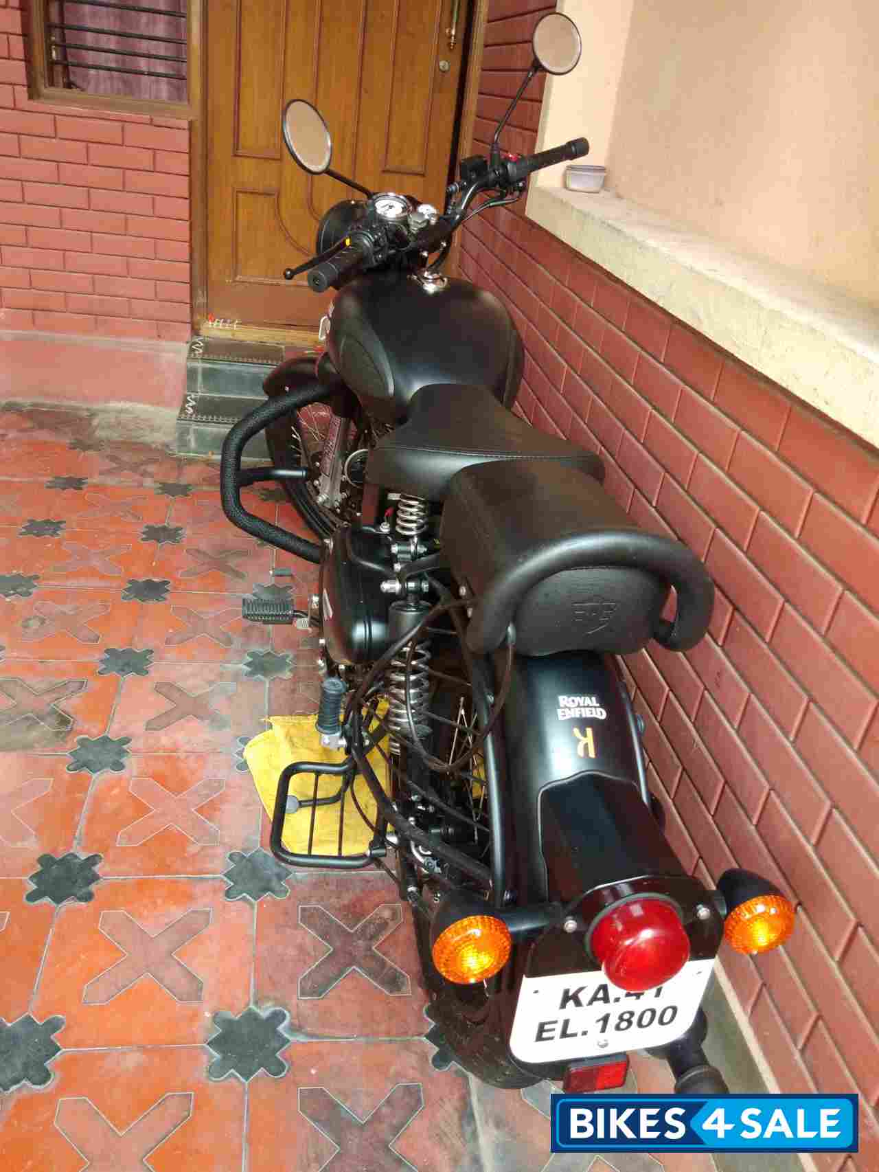 Black Royal Enfield Classic Stealth Black