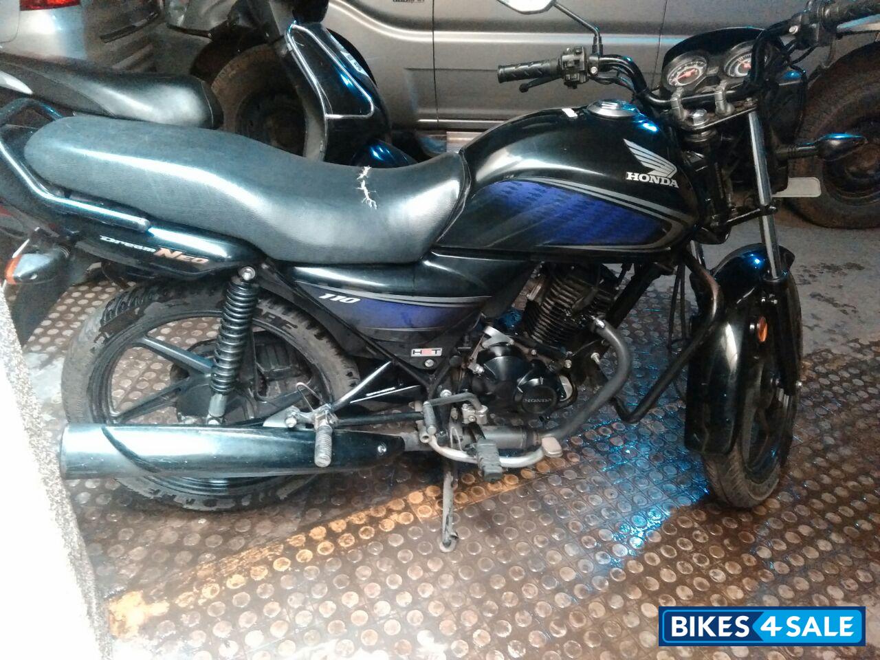 Black Honda Dream Neo