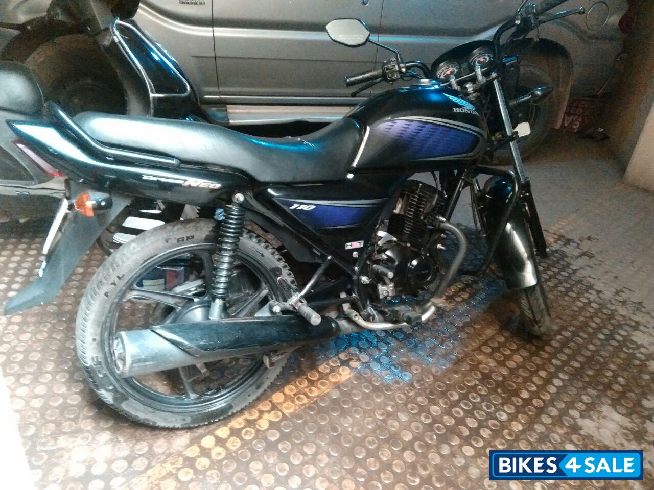 Black Honda Dream Neo