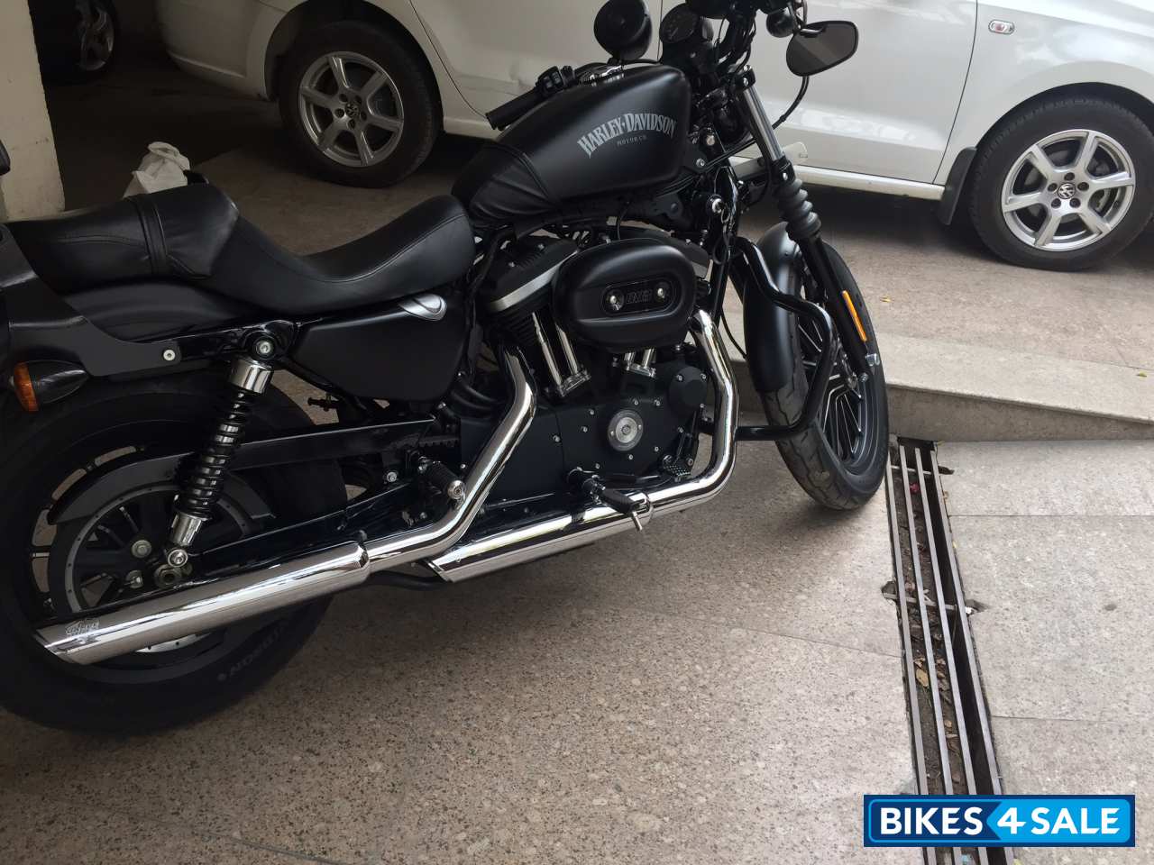 Black Matt Harley Davidson Iron 883