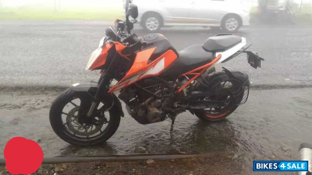 Orange KTM Duke 250