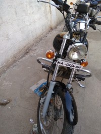 Midnight Black Bajaj Avenger 220 DTS-i