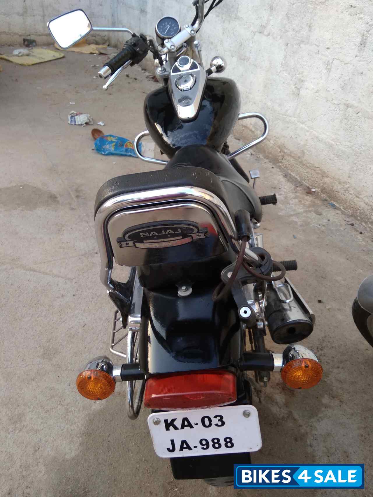 Midnight Black Bajaj Avenger 220 DTS-i