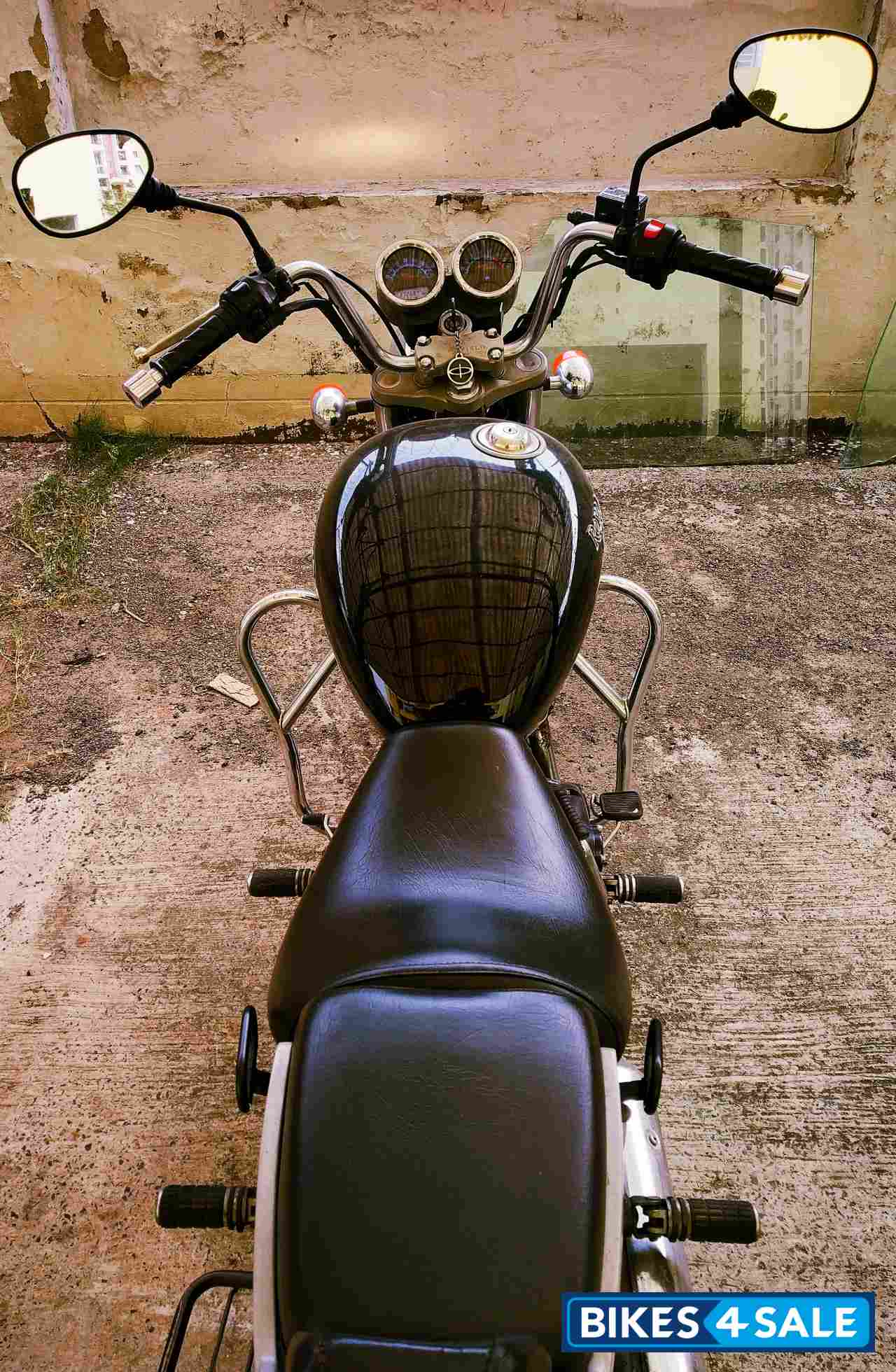 Black Royal Enfield Thunderbird 350