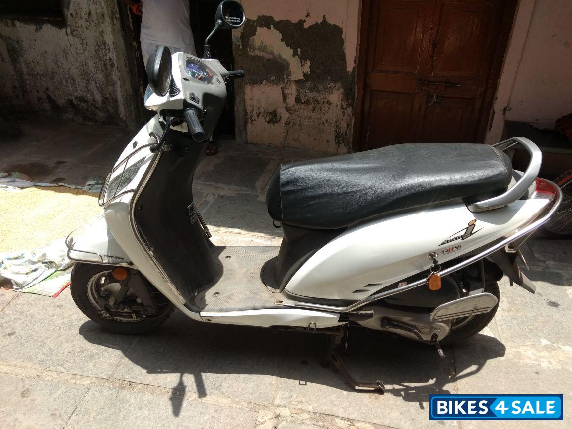 White Honda Activa i