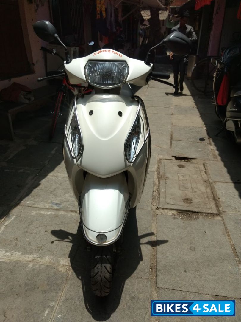White Honda Activa i