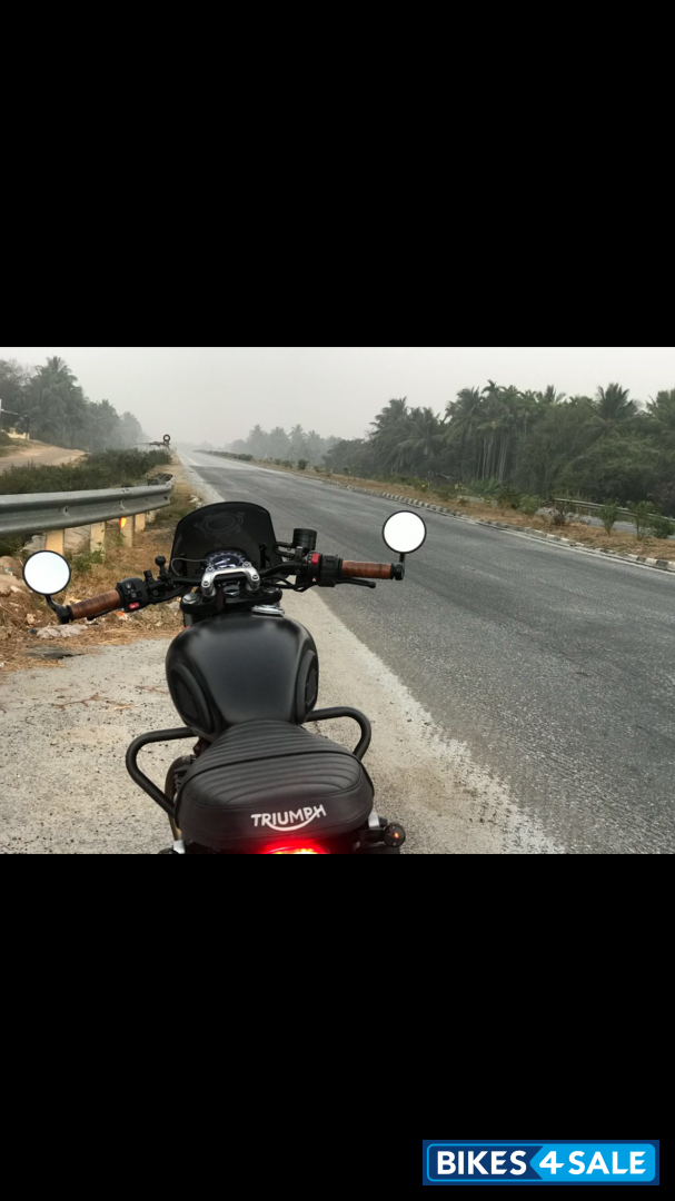 Matt Black Triumph Street Twin