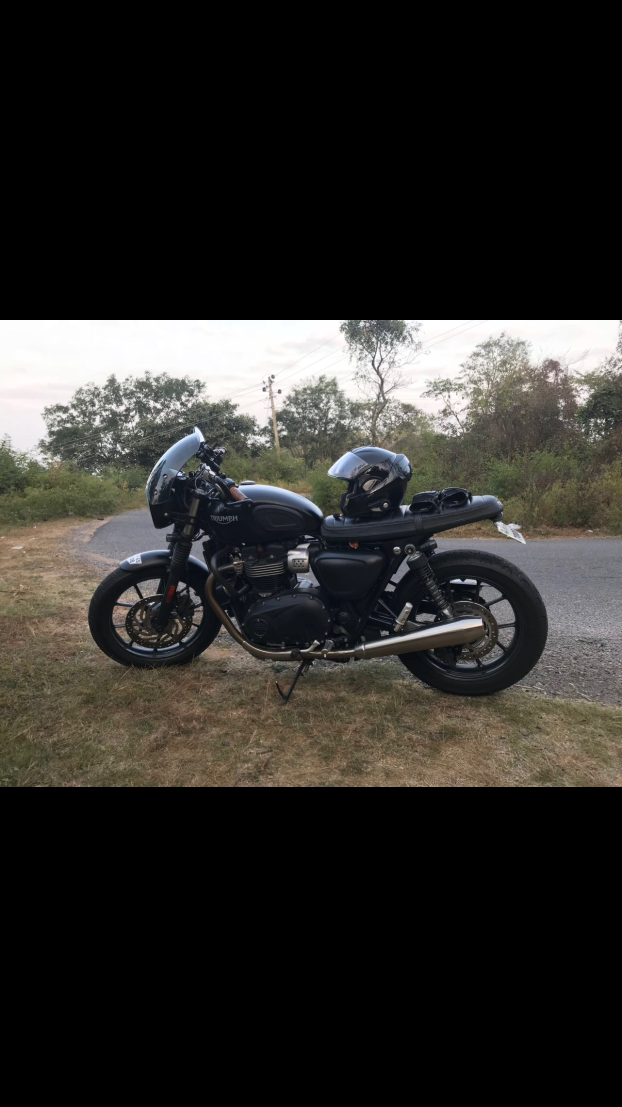 Matt Black Triumph Street Twin