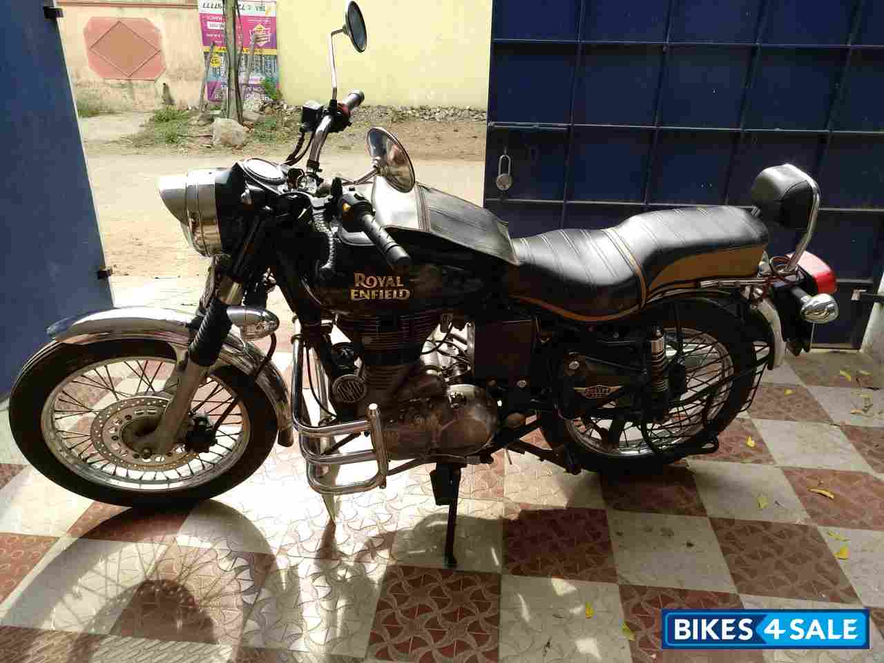 Black Royal Enfield Bullet Electra 5S