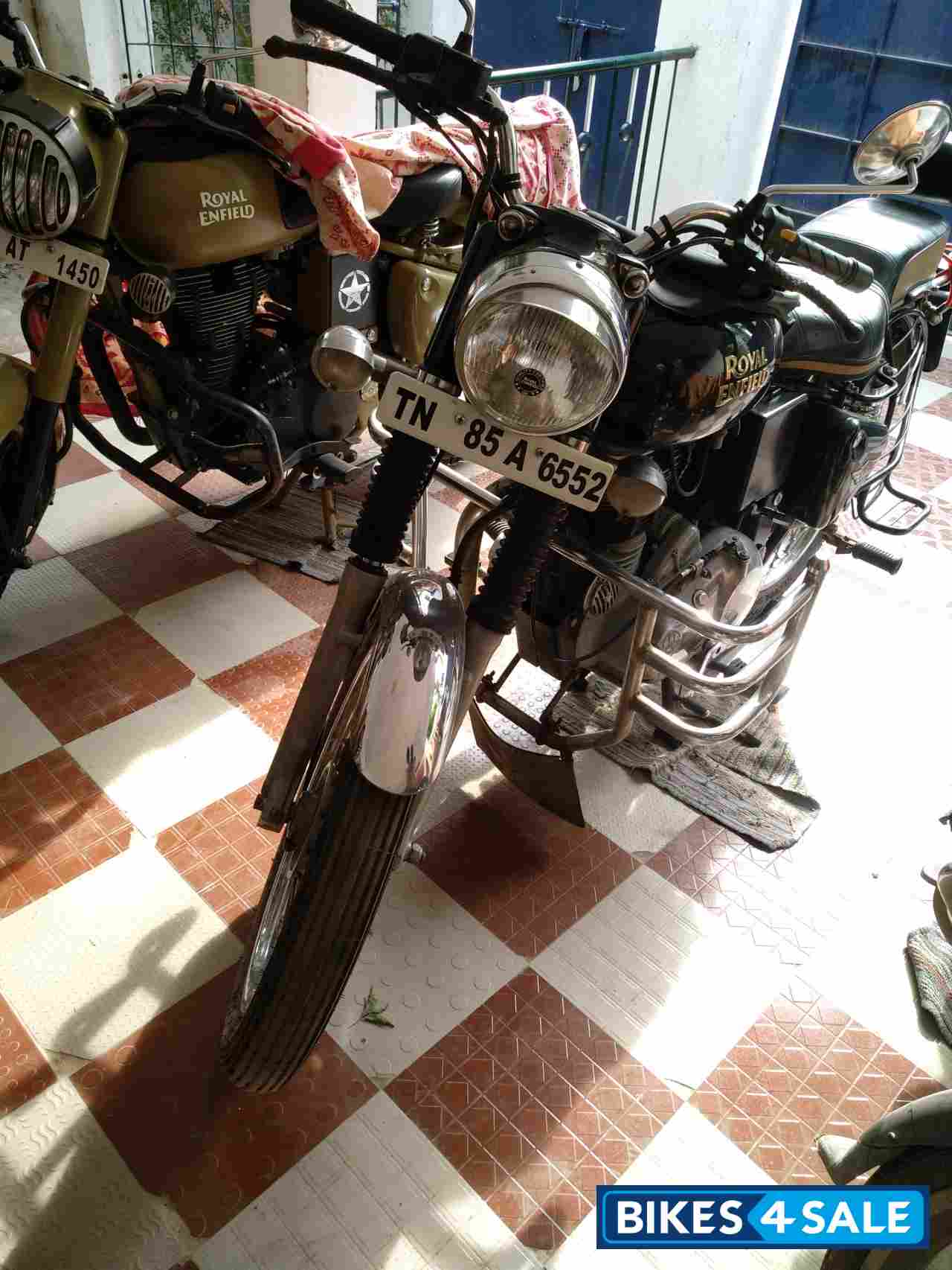 Black Royal Enfield Bullet Electra 5S