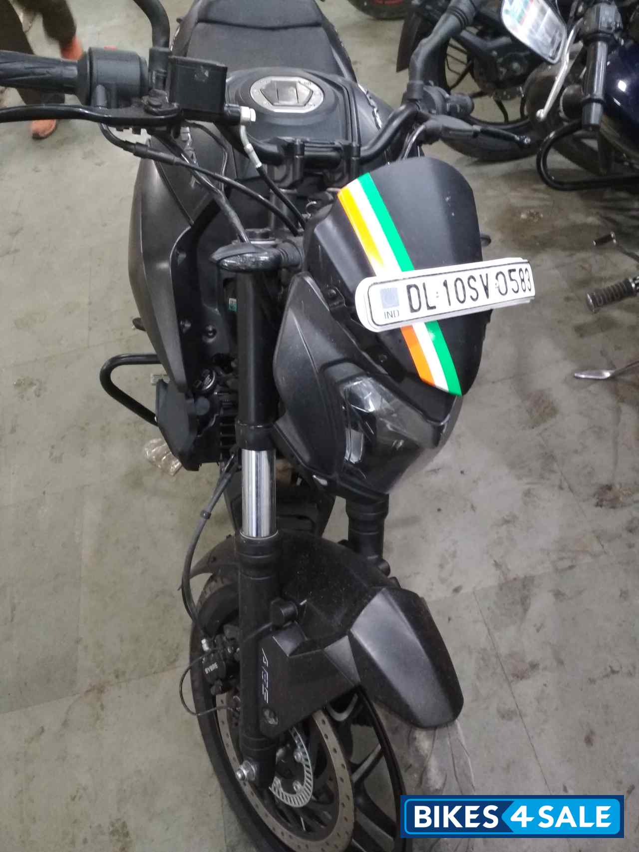 Black Matt Bajaj Dominar 400