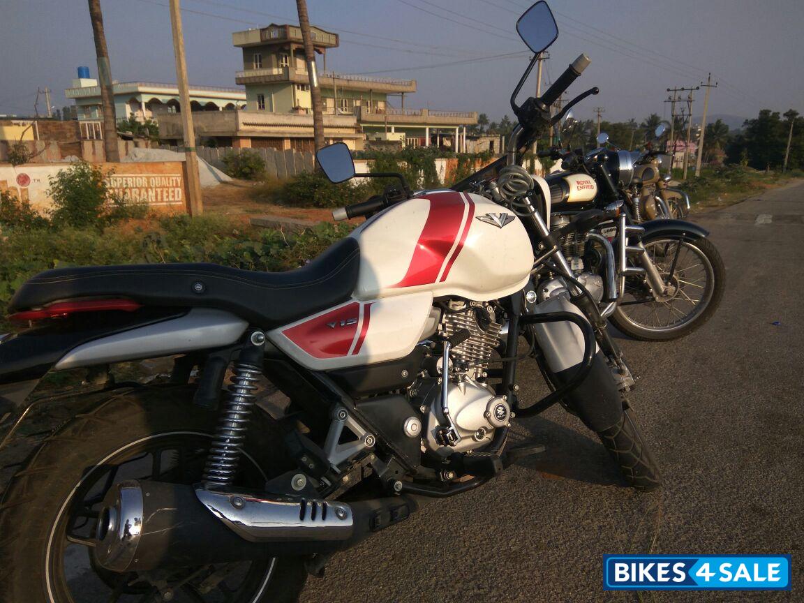 Bajaj V15