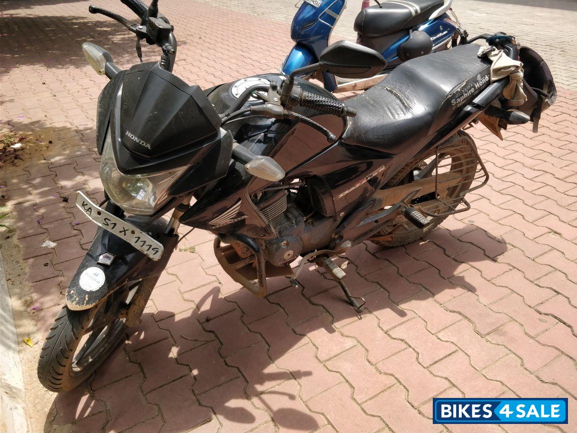 Black Honda Unicorn Dazzler