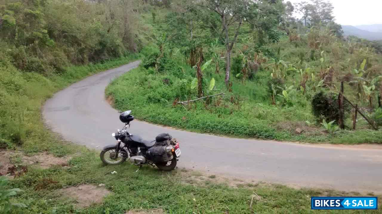 Black Royal Enfield Bullet Standard 350 Black Royal Enfield Bullet Standard 350