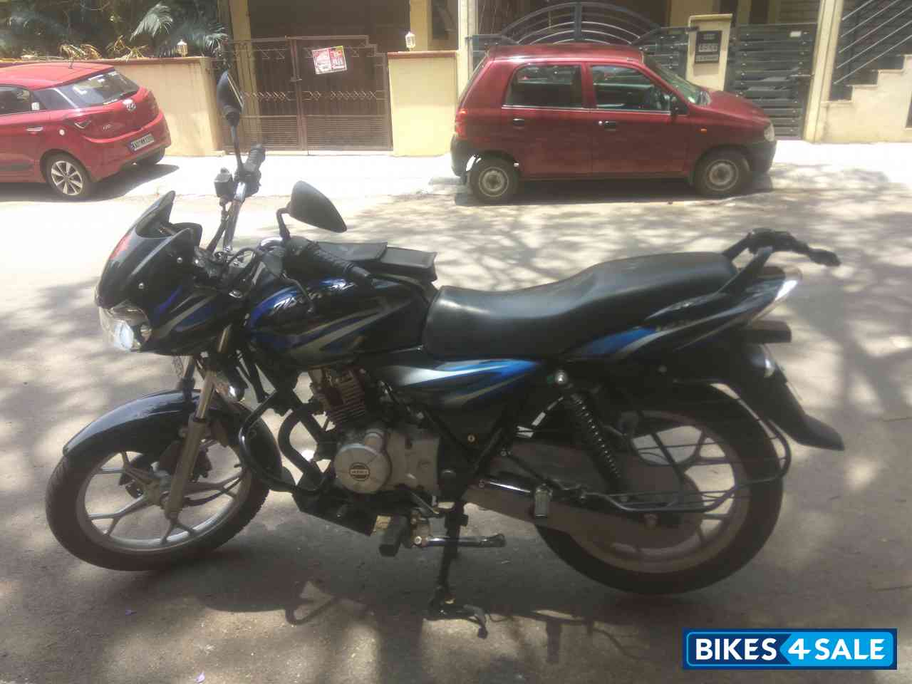 Blue Bajaj Discover DTSi 125