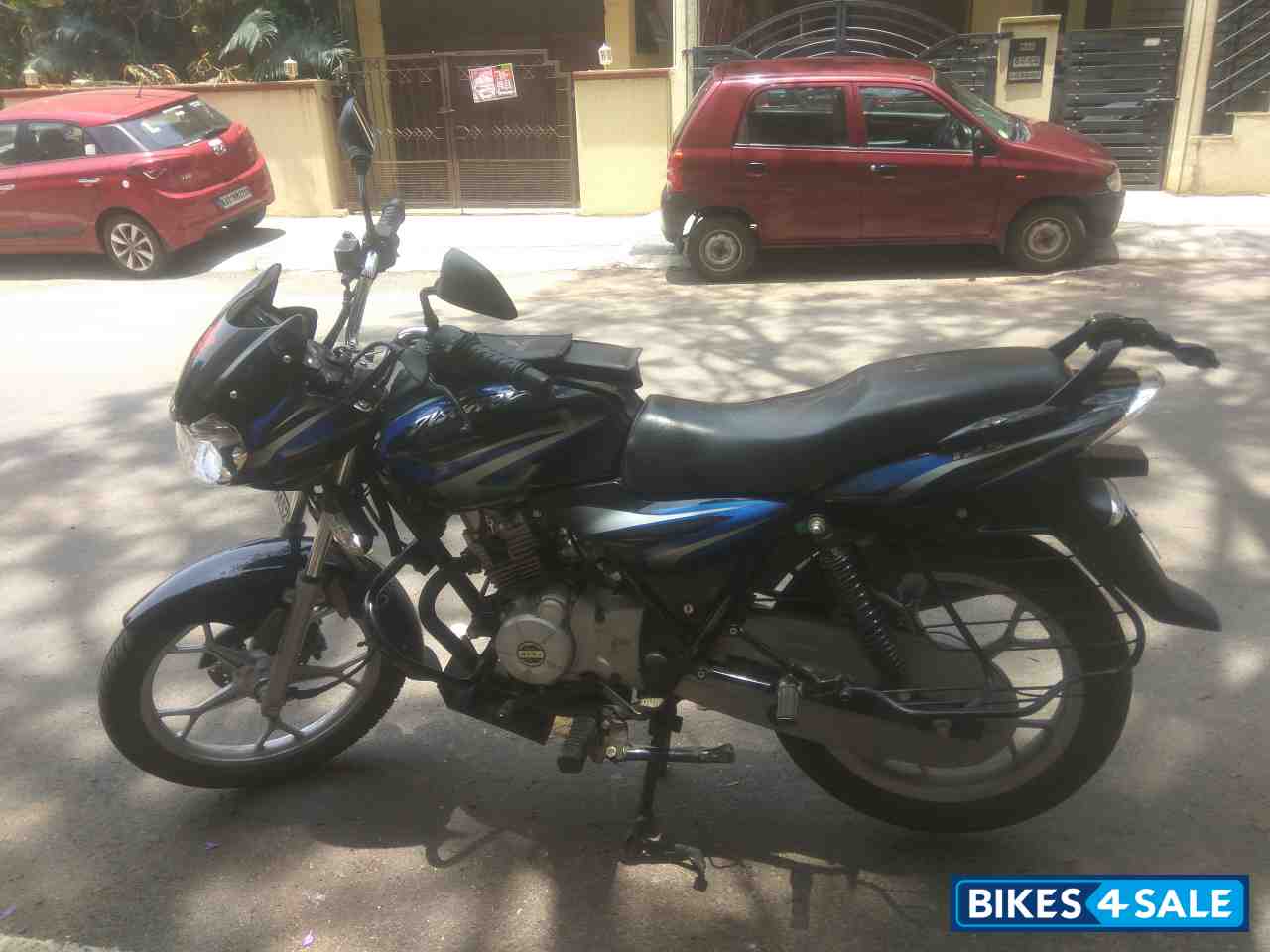 Blue Bajaj Discover DTSi 125