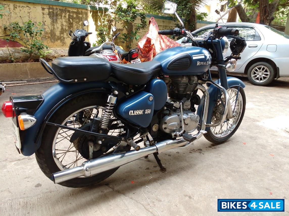 Blue Royal Enfield Classic 350 Blue Royal Enfield Classic 350