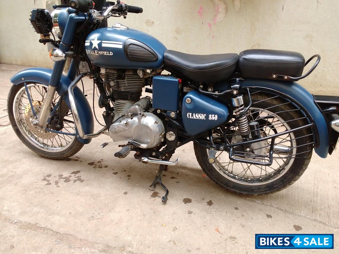 Blue Royal Enfield Classic 350 Blue Royal Enfield Classic 350