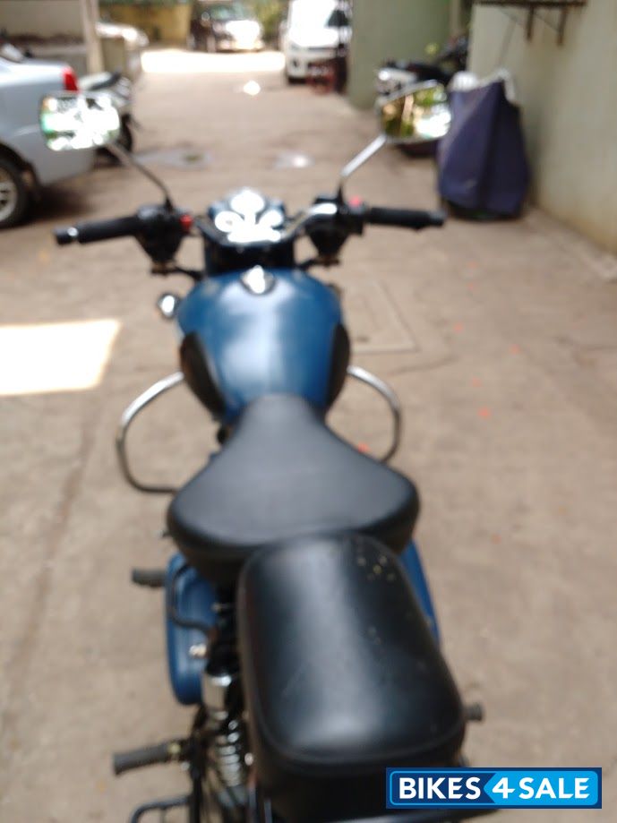 Blue Royal Enfield Classic 350 Blue Royal Enfield Classic 350
