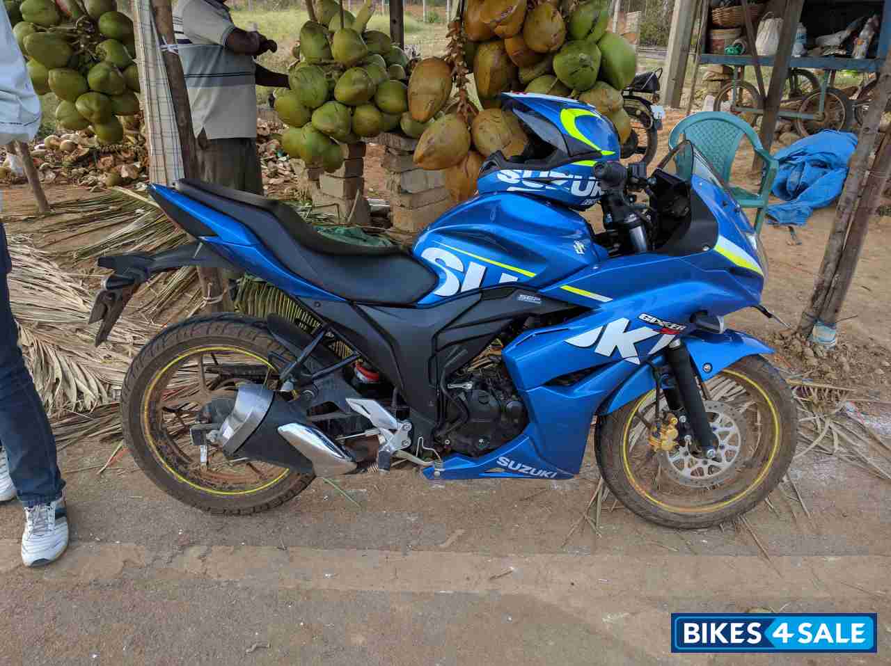 Blue Suzuki Gixxer SF SP