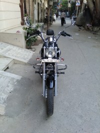 Black Bajaj Avenger Cruise 220