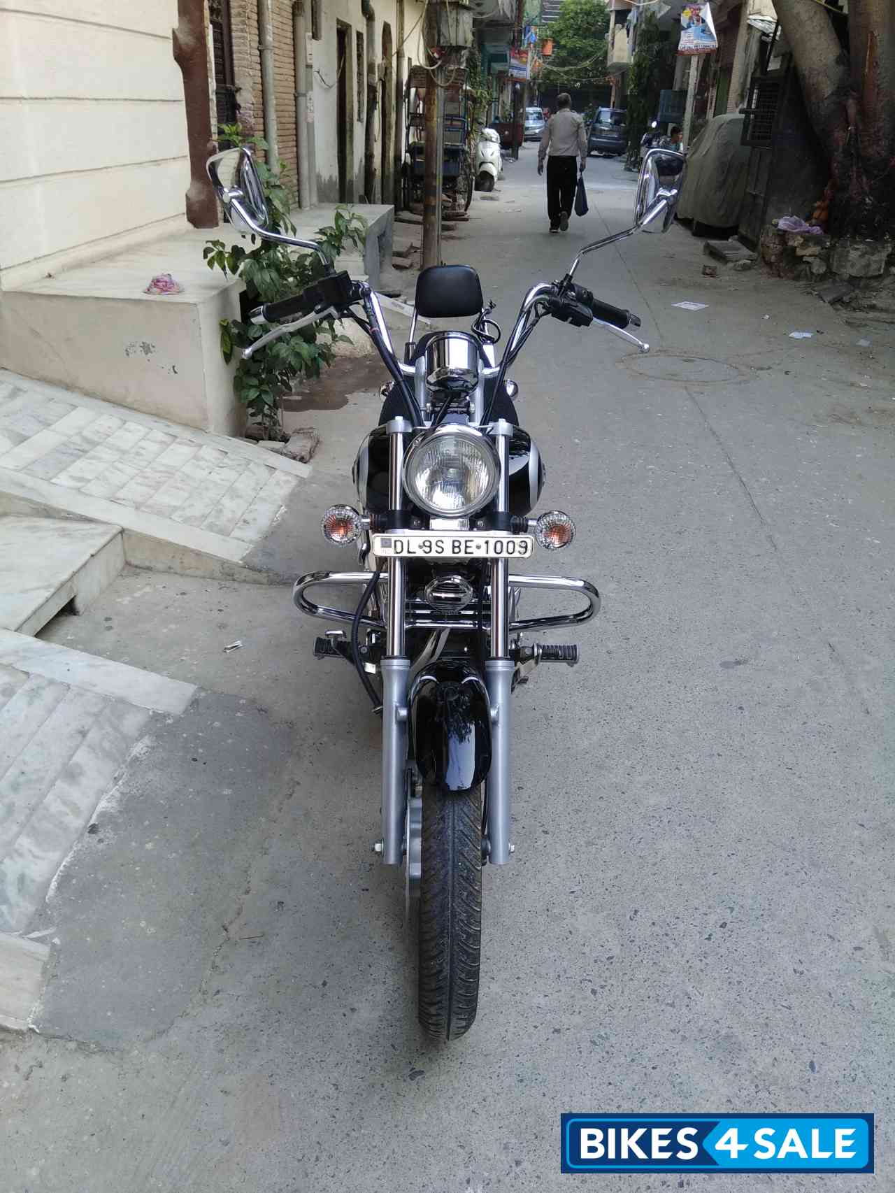 Black Bajaj Avenger Cruise 220 Black Bajaj Avenger Cruise 220