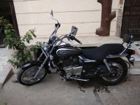 Black Bajaj Avenger Cruise 220