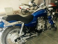 Blue Bajaj Avenger 220 DTS-i