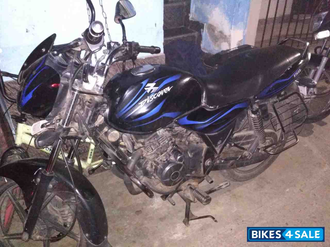 Black And Blue Bajaj Discover DTSi 150 Black And Blue Bajaj Discover DTSi 150