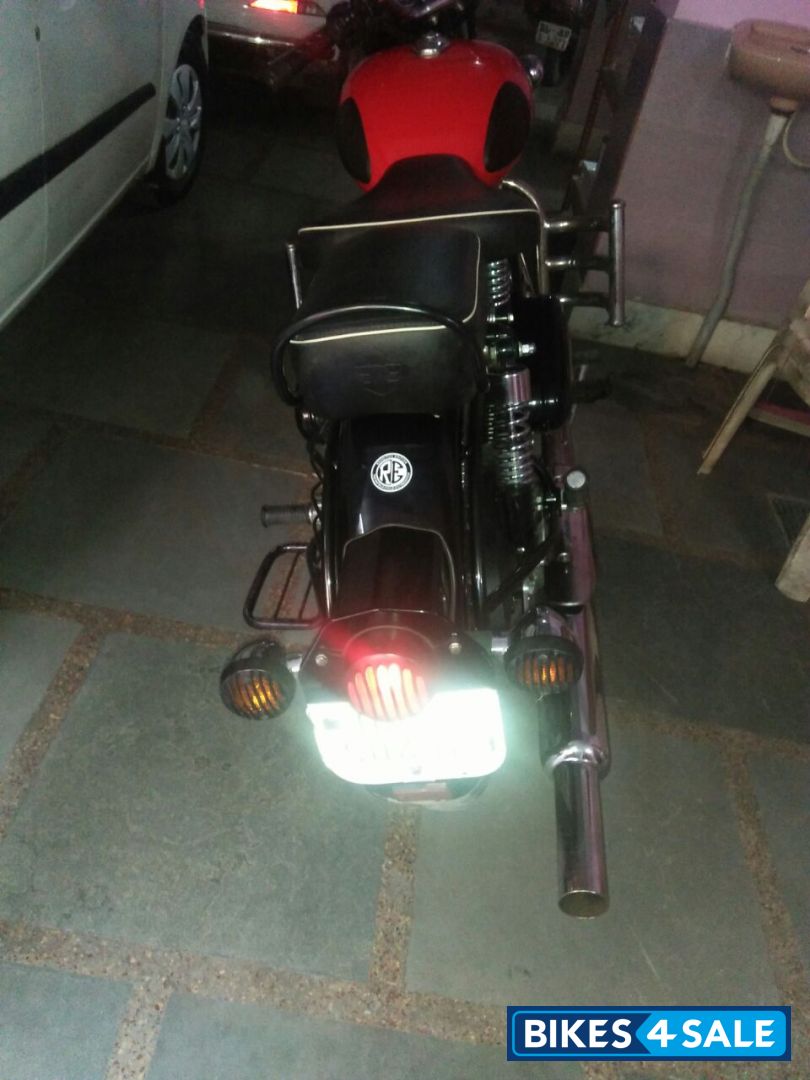 Red Royal Enfield Classic 350 Red Royal Enfield Classic 350