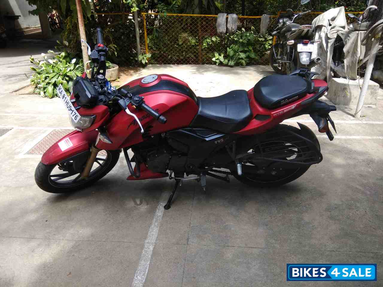 TVS Apache RTR 200 4V TVS Apache RTR 200 4V