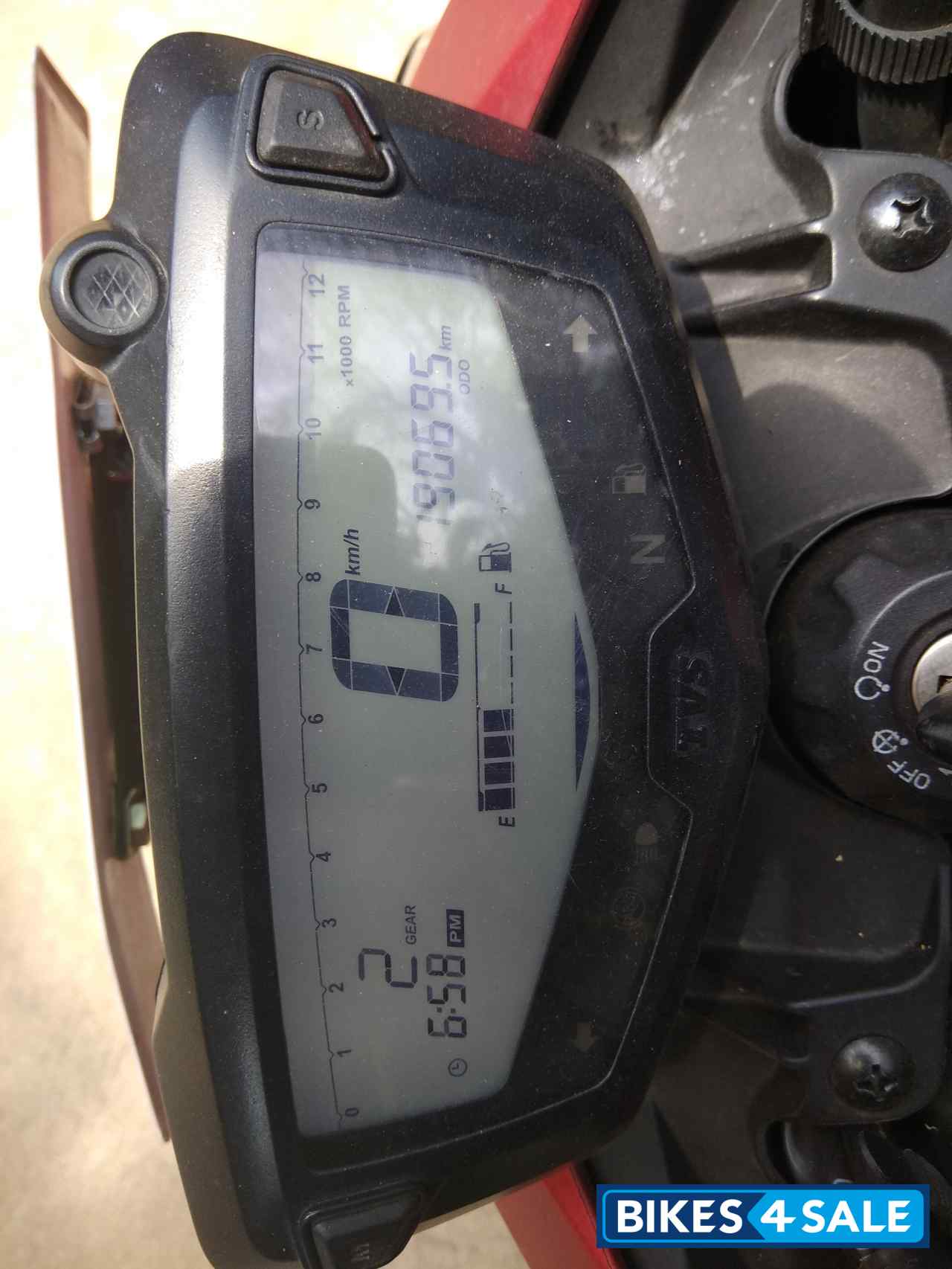 TVS Apache RTR 200 4V TVS Apache RTR 200 4V