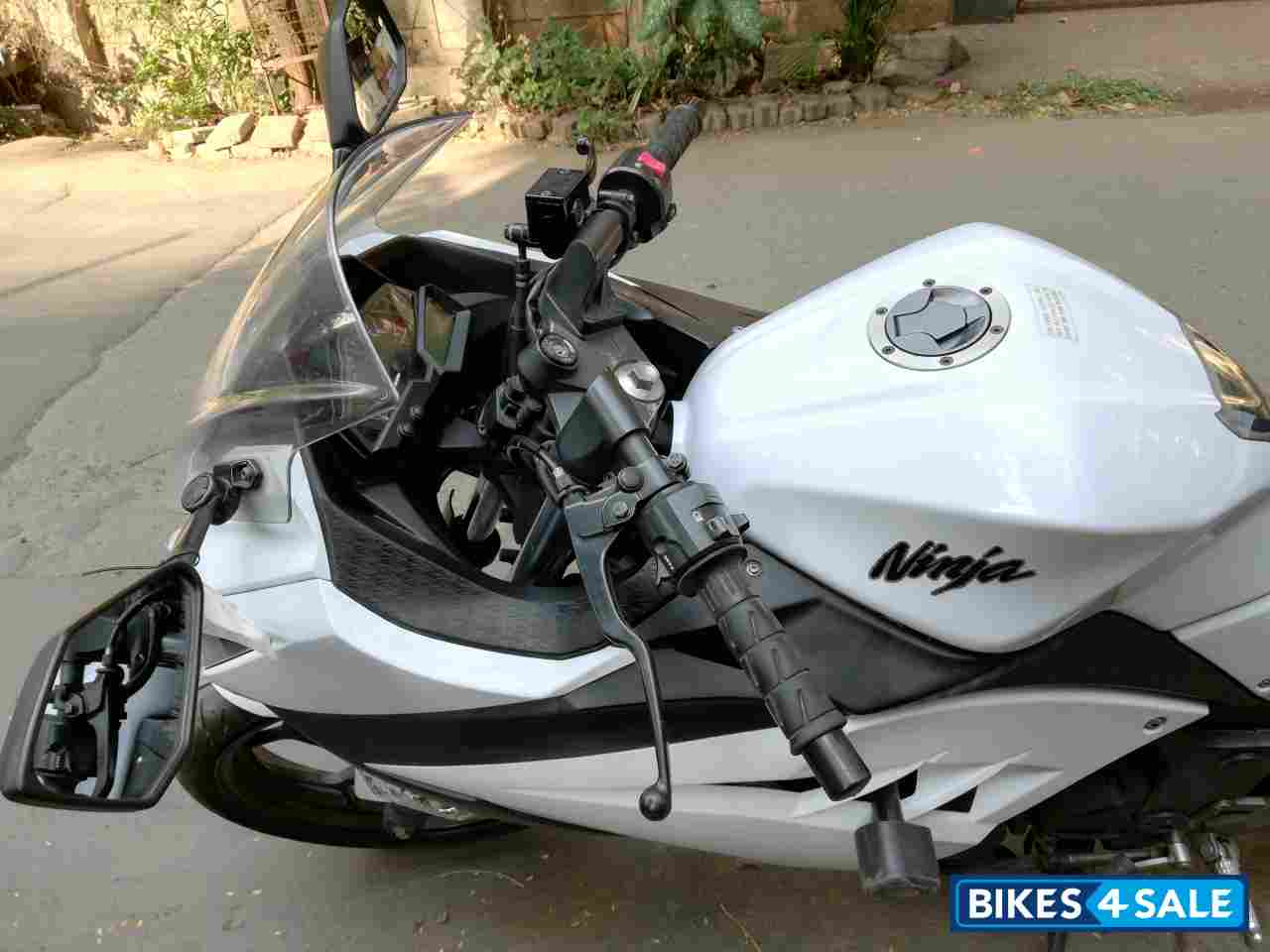 White Kawasaki Ninja 300R