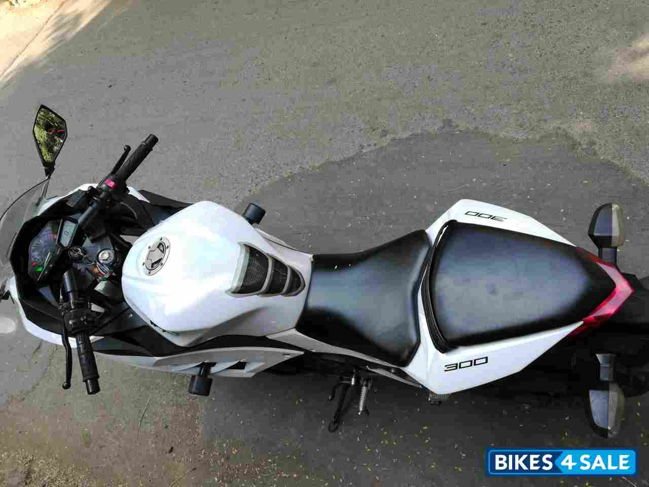 White Kawasaki Ninja 300R