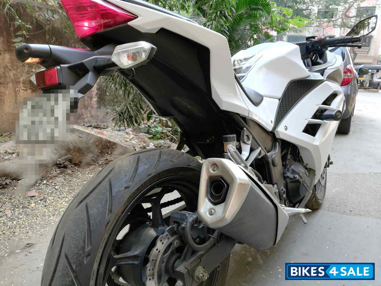 White Kawasaki Ninja 300R