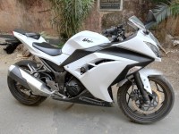 White Kawasaki Ninja 300R