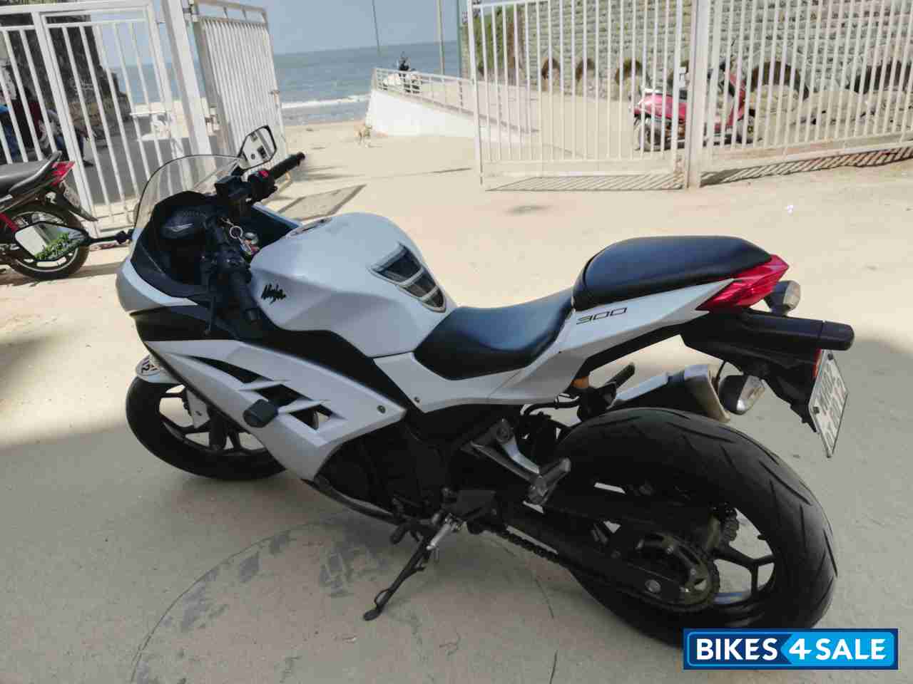 White Kawasaki Ninja 300R