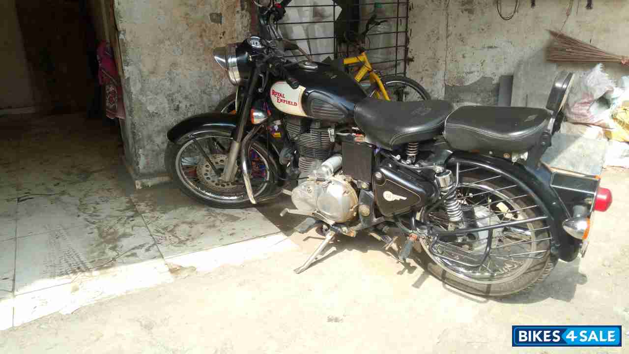 Black Royal Enfield Classic 350