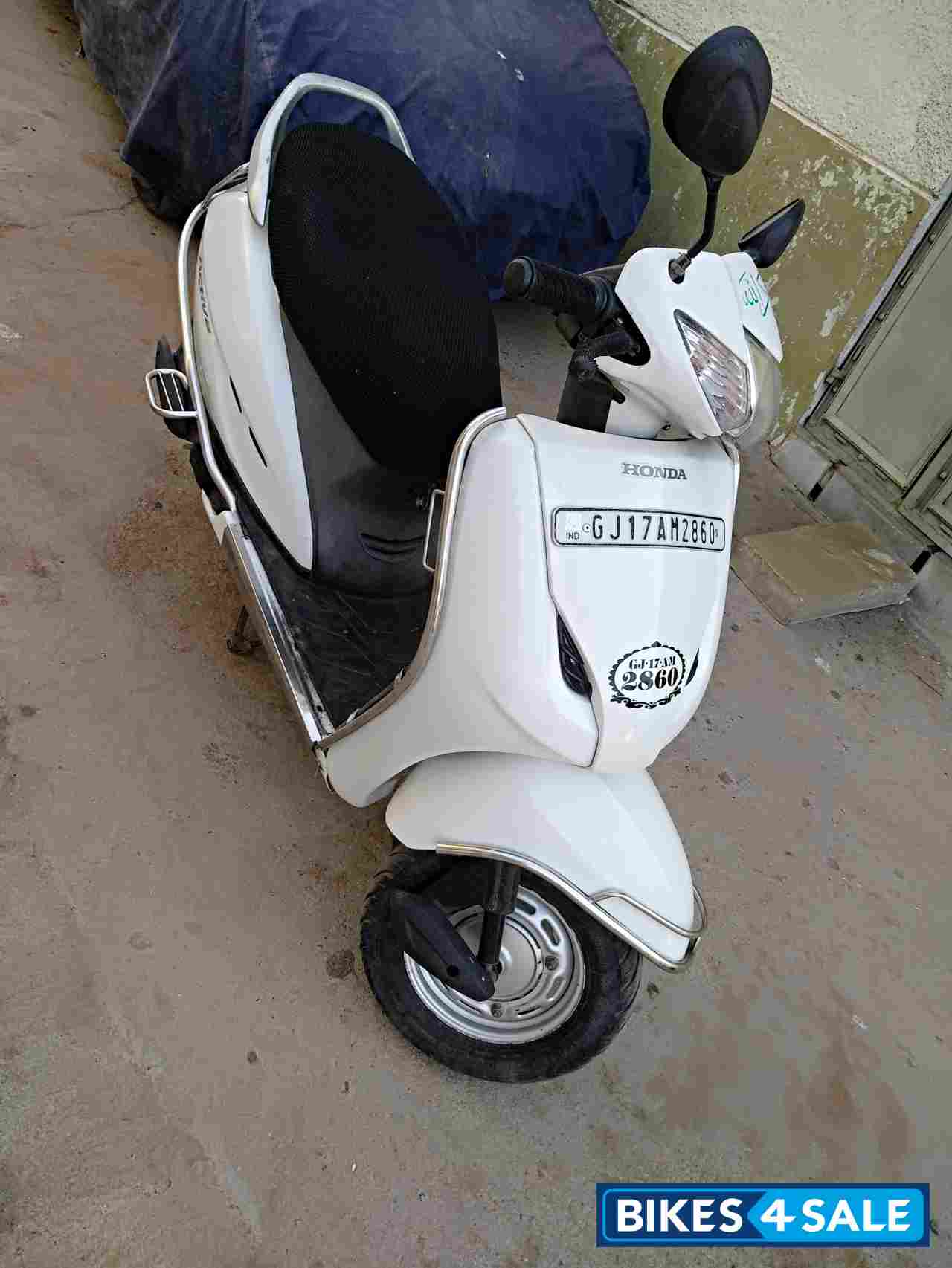 White Honda Activa