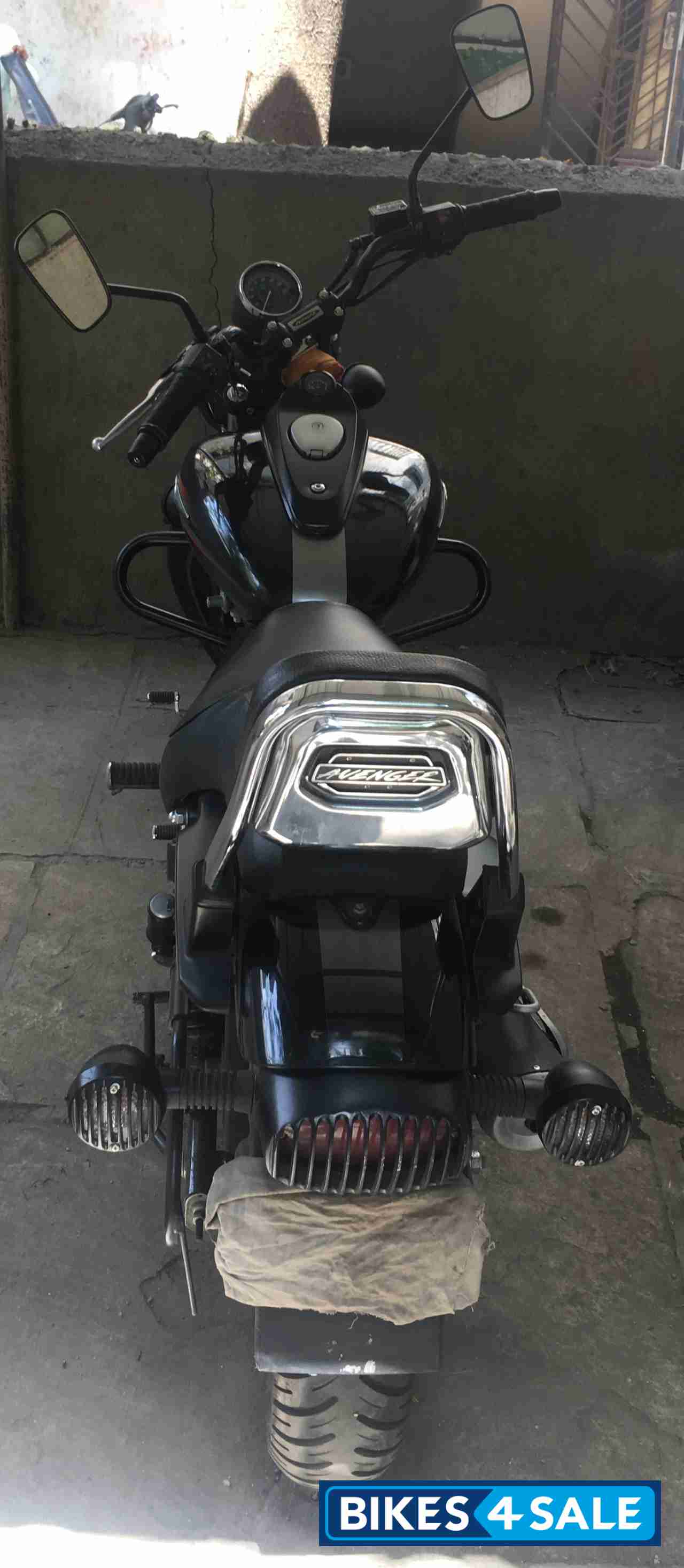 Bajaj Avenger Street 220