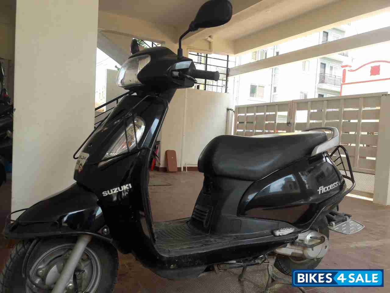 Black Suzuki Access 125