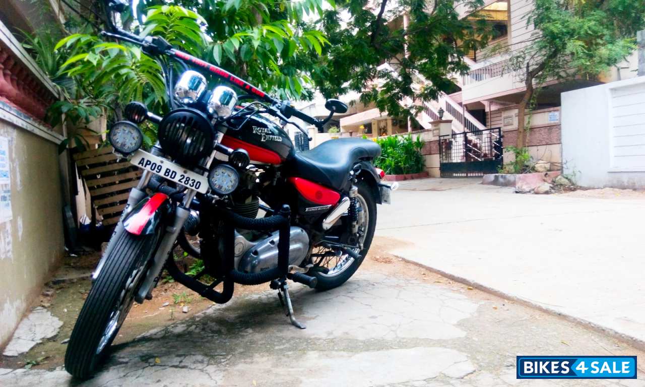 Black Royal Enfield Thunderbird 350